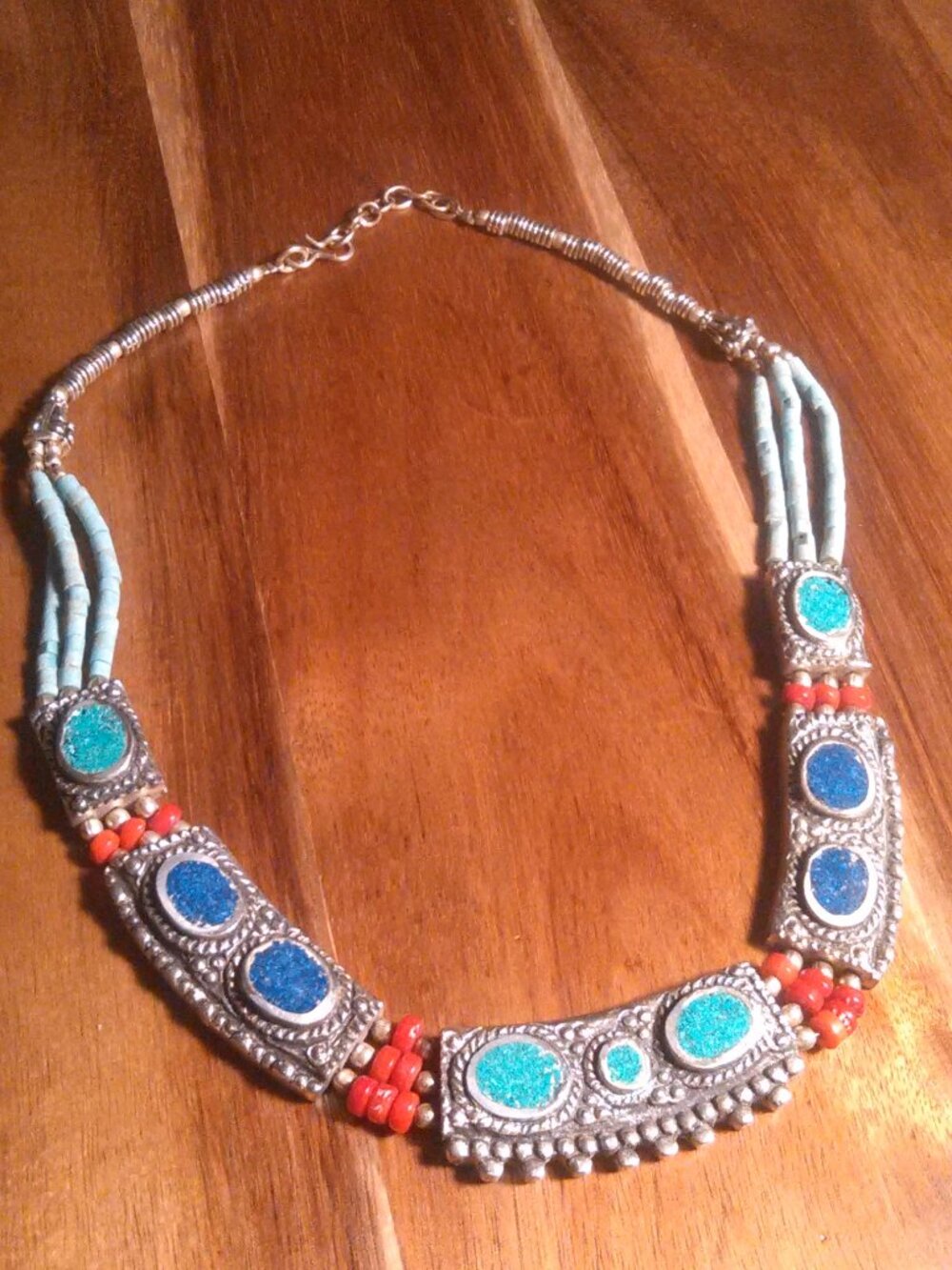 Southwestern Silvertone and Blue Beaded Necklace (18 Inch)